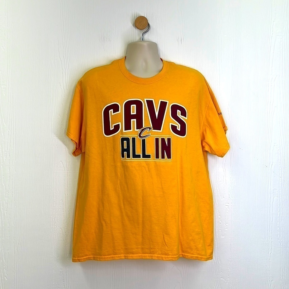 Anvil - CAVS All In Yellow And Red Basketball Graphic T Shirt Size XL